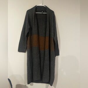 BOBEAU Long duster cardigan in gray and burgundy. A woman’s size large.